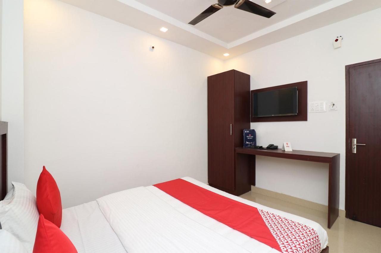 Oyo 1021 Hotel Gayatri Residency Tirath Eksteriør bilde