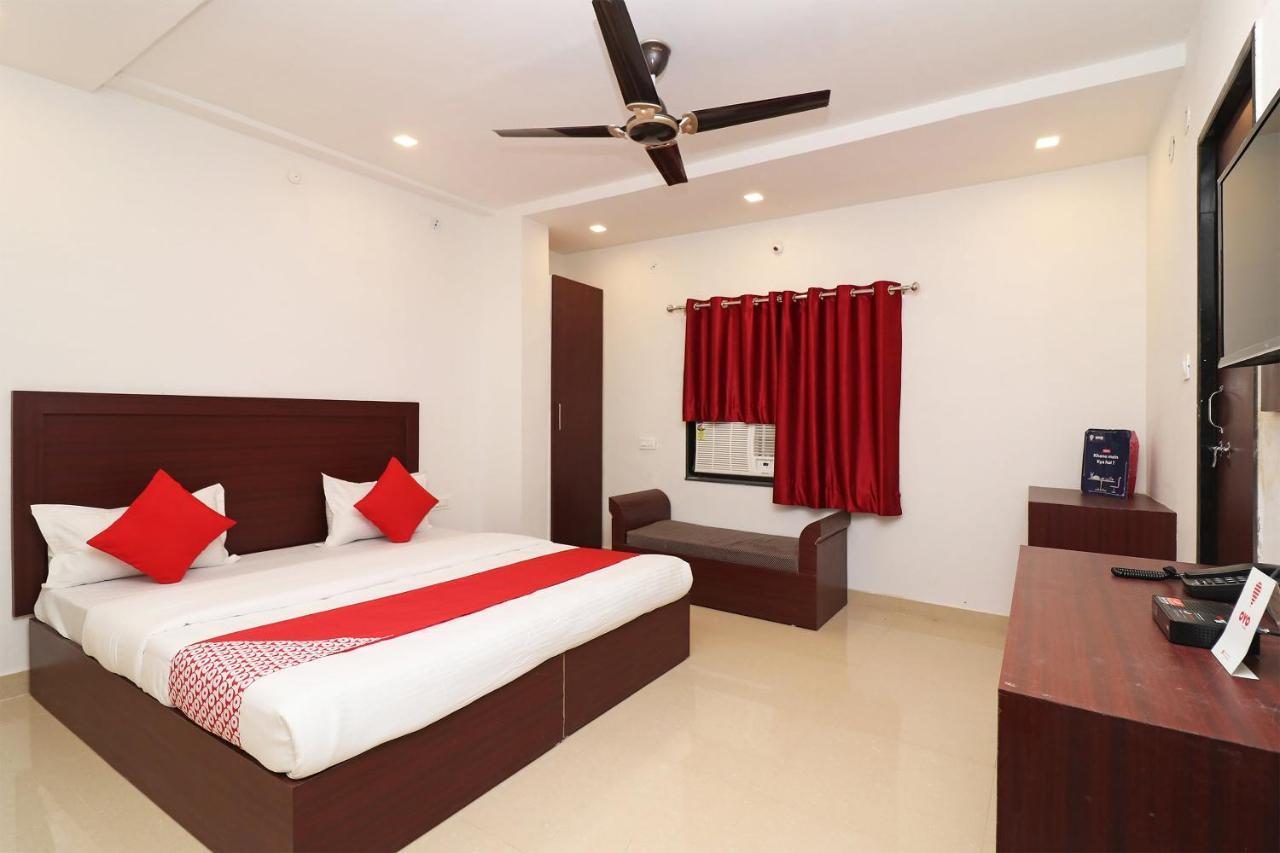 Oyo 1021 Hotel Gayatri Residency Tirath Eksteriør bilde