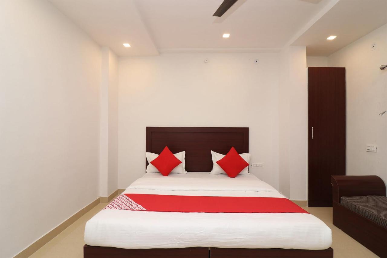 Oyo 1021 Hotel Gayatri Residency Tirath Eksteriør bilde