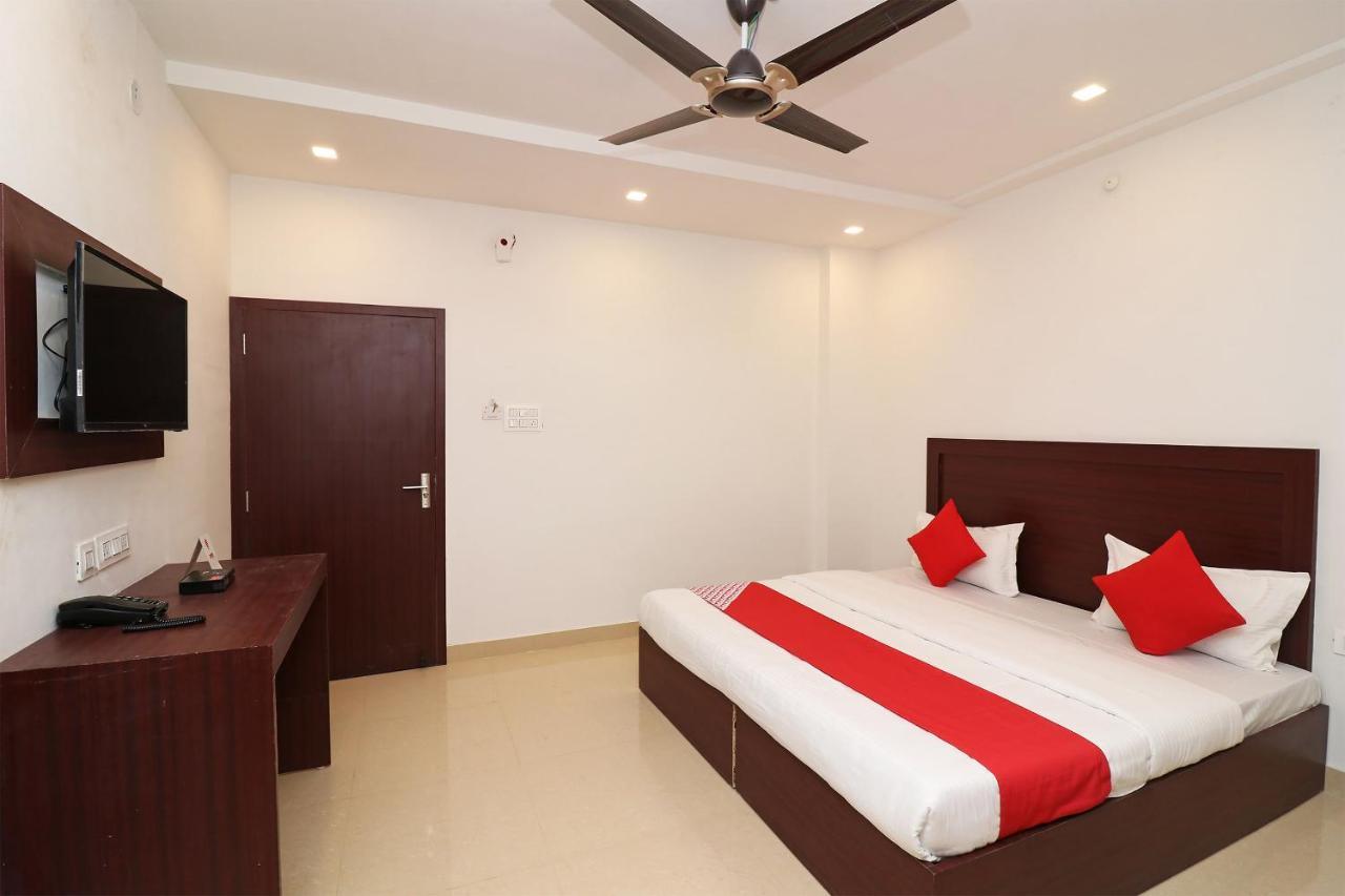 Oyo 1021 Hotel Gayatri Residency Tirath Eksteriør bilde