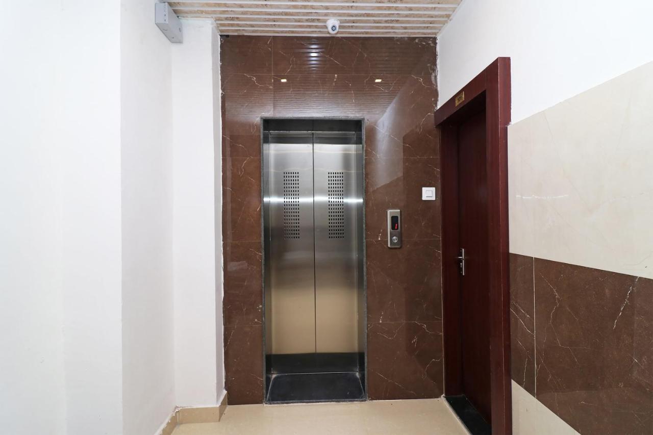 Oyo 1021 Hotel Gayatri Residency Tirath Eksteriør bilde
