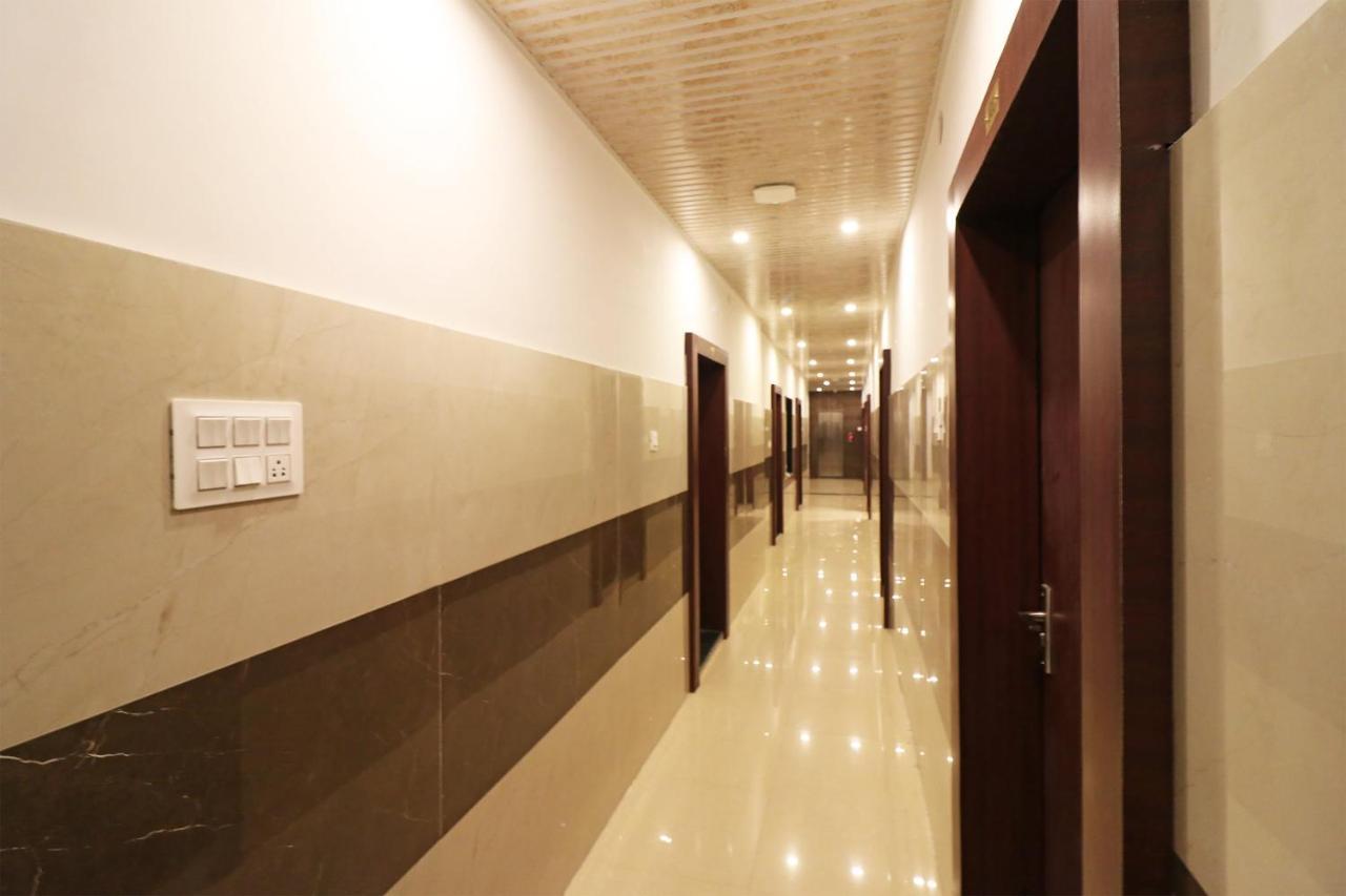 Oyo 1021 Hotel Gayatri Residency Tirath Eksteriør bilde