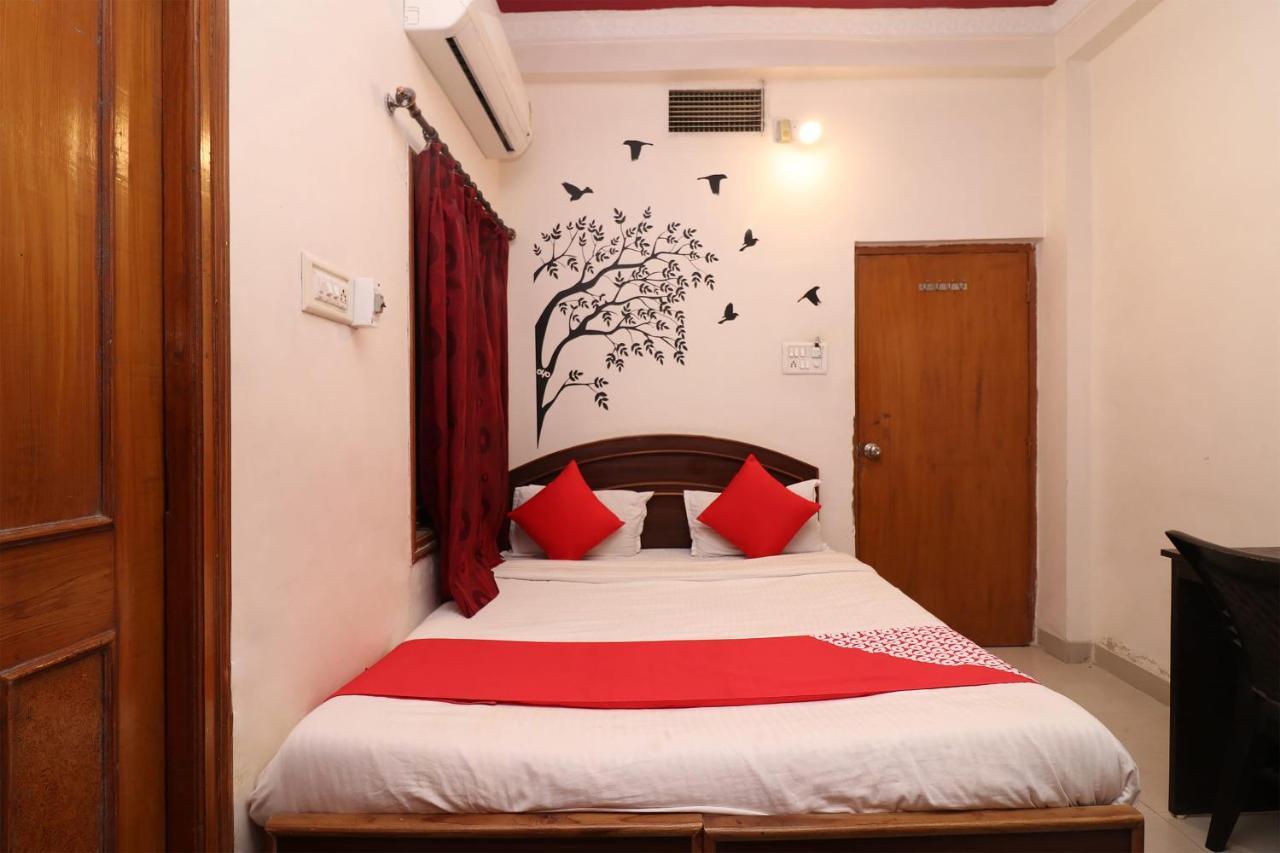 Oyo 1021 Hotel Gayatri Residency Tirath Eksteriør bilde