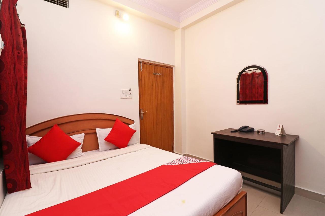Oyo 1021 Hotel Gayatri Residency Tirath Eksteriør bilde
