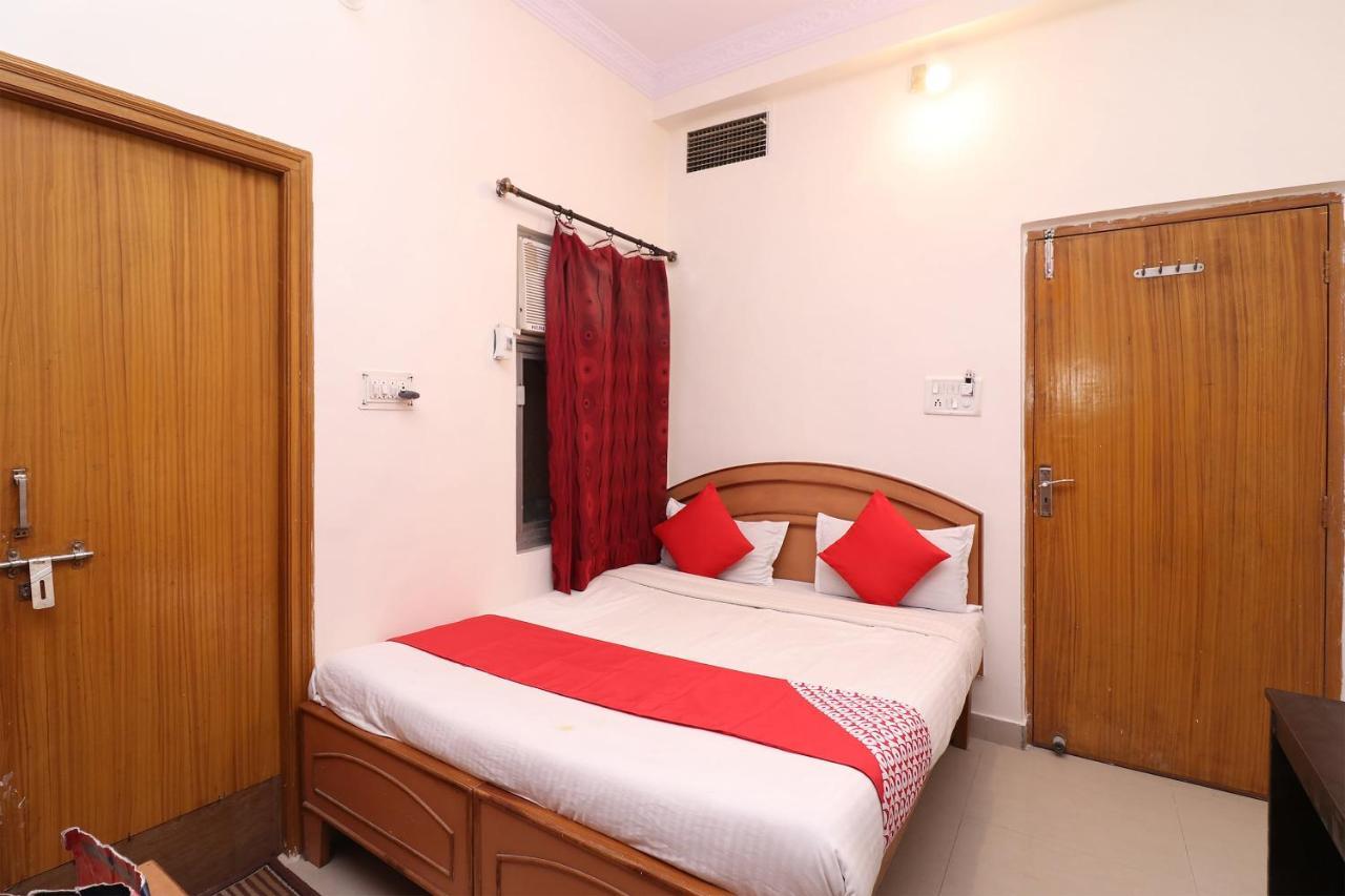 Oyo 1021 Hotel Gayatri Residency Tirath Eksteriør bilde