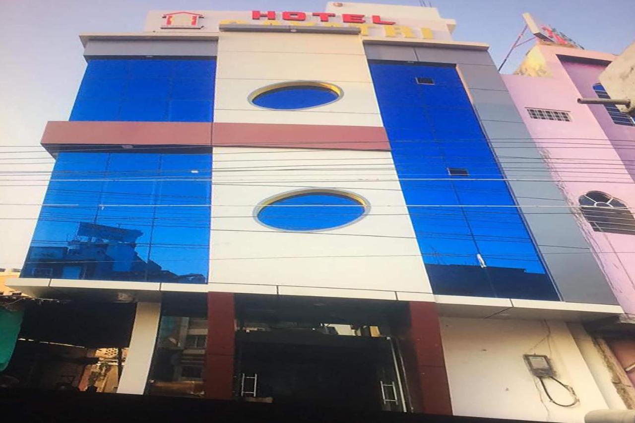 Oyo 1021 Hotel Gayatri Residency Tirath Eksteriør bilde