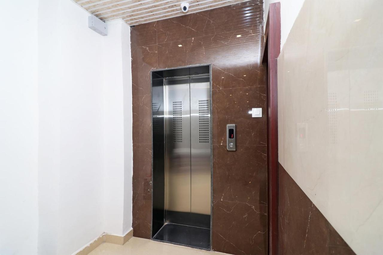 Oyo 1021 Hotel Gayatri Residency Tirath Eksteriør bilde