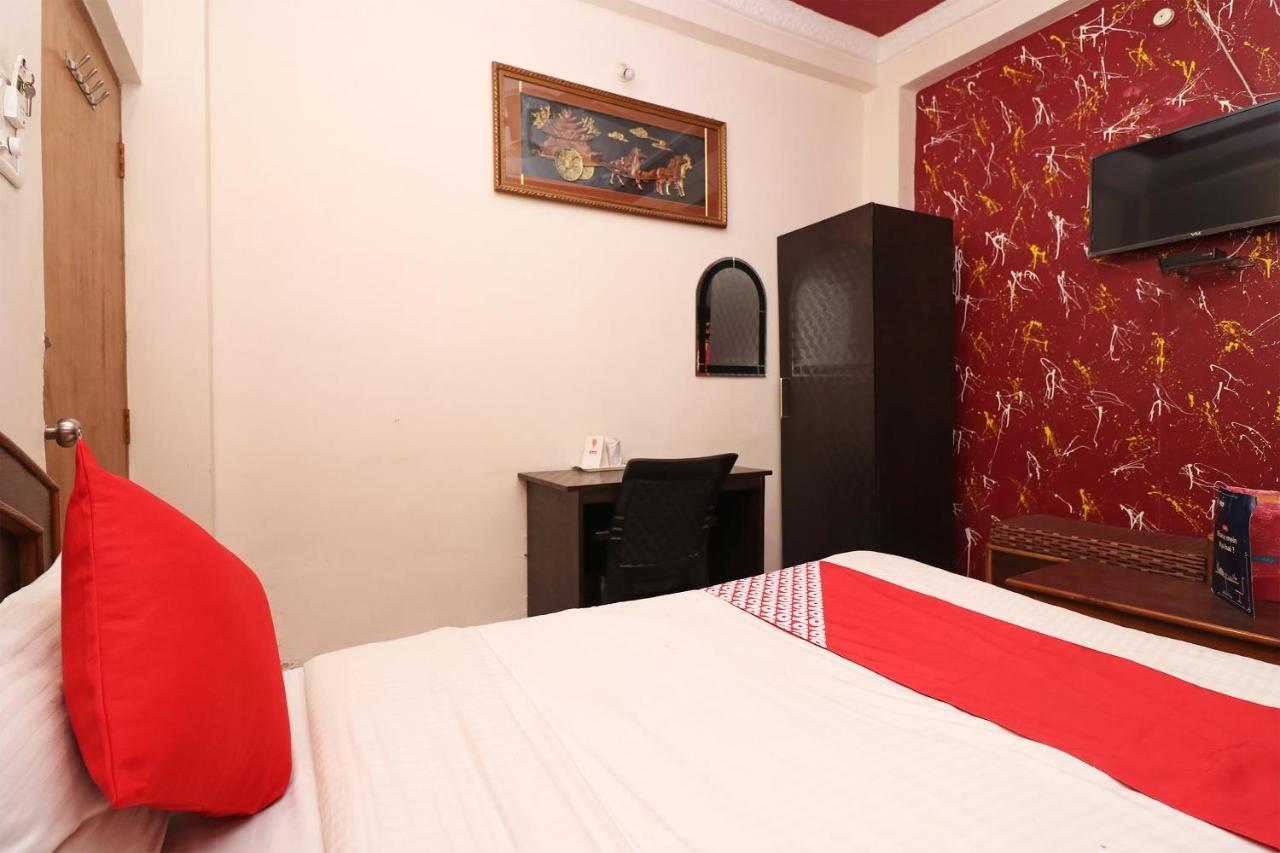 Oyo 1021 Hotel Gayatri Residency Tirath Eksteriør bilde