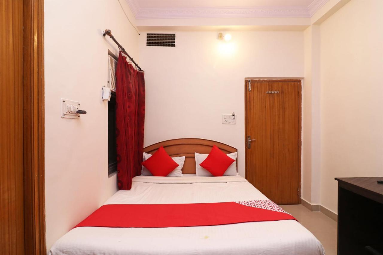 Oyo 1021 Hotel Gayatri Residency Tirath Eksteriør bilde